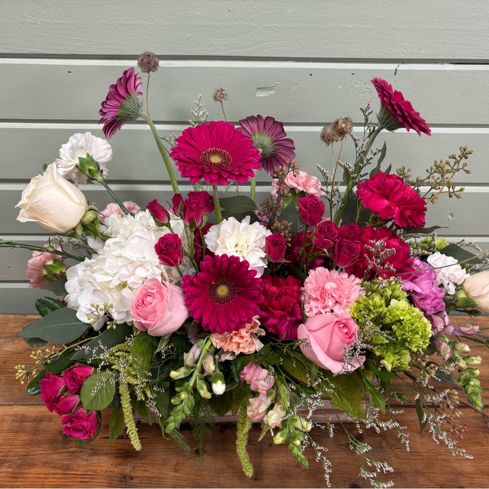 Elegant Floral Arrangement with Pink and Red Blooms